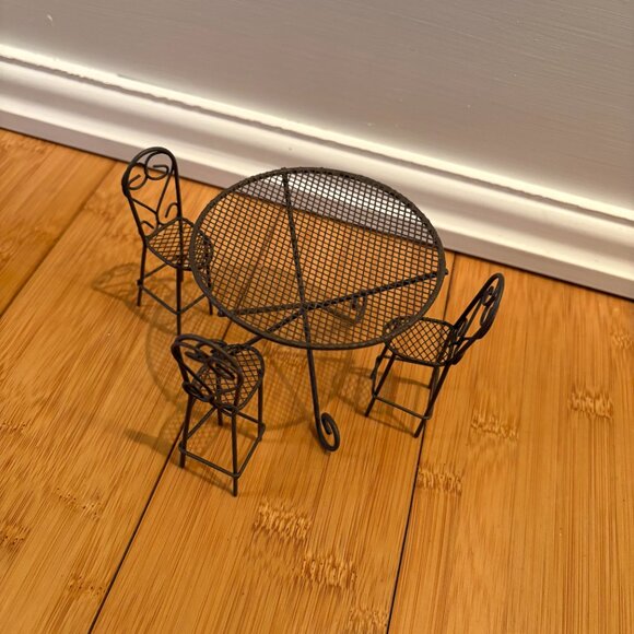 Mini Accents Set of 5 Doll Furniture Metal Garden & Patio Cafe Chairs and Tables - Picture 3 of 8